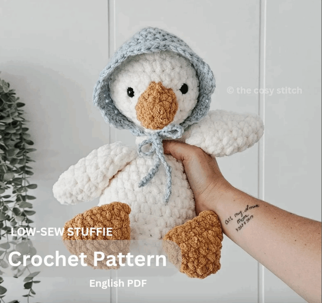Gussie the Goose Crochet Pattern